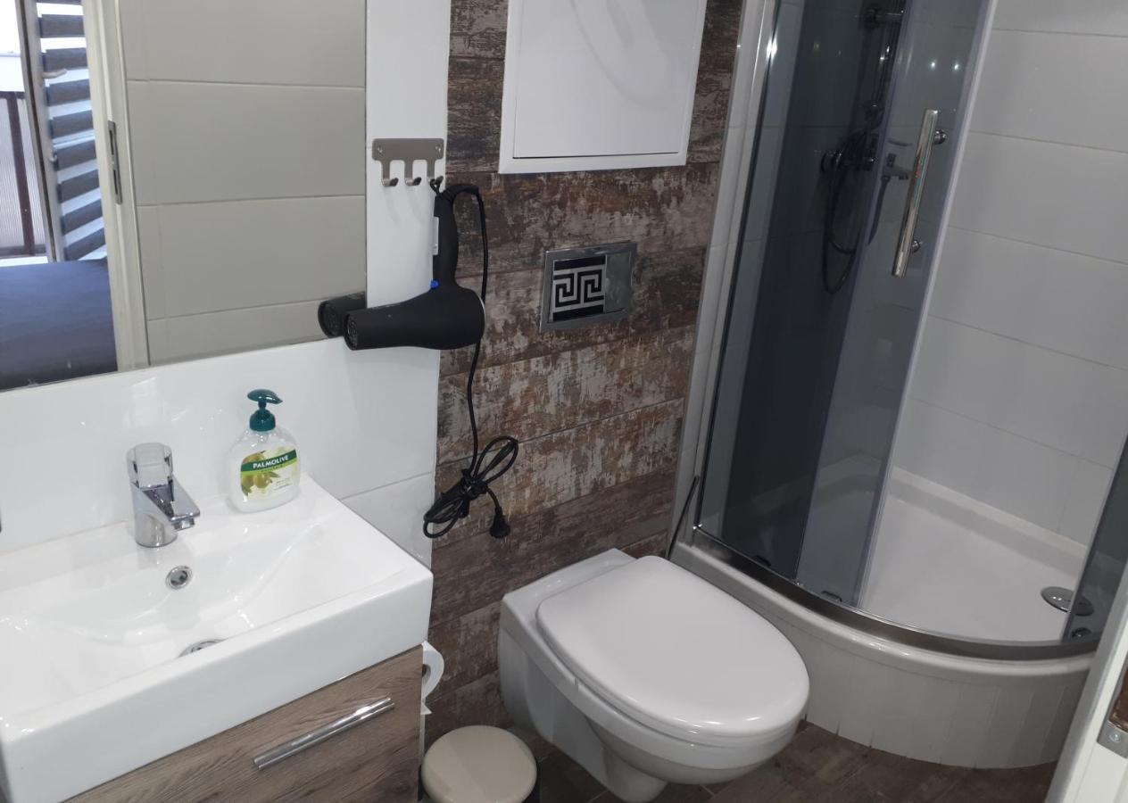 Apartamenty Centrum Mala Dwojeczka Blekitna Panoramiczna Balkonem Promenada Kielce Buitenkant foto