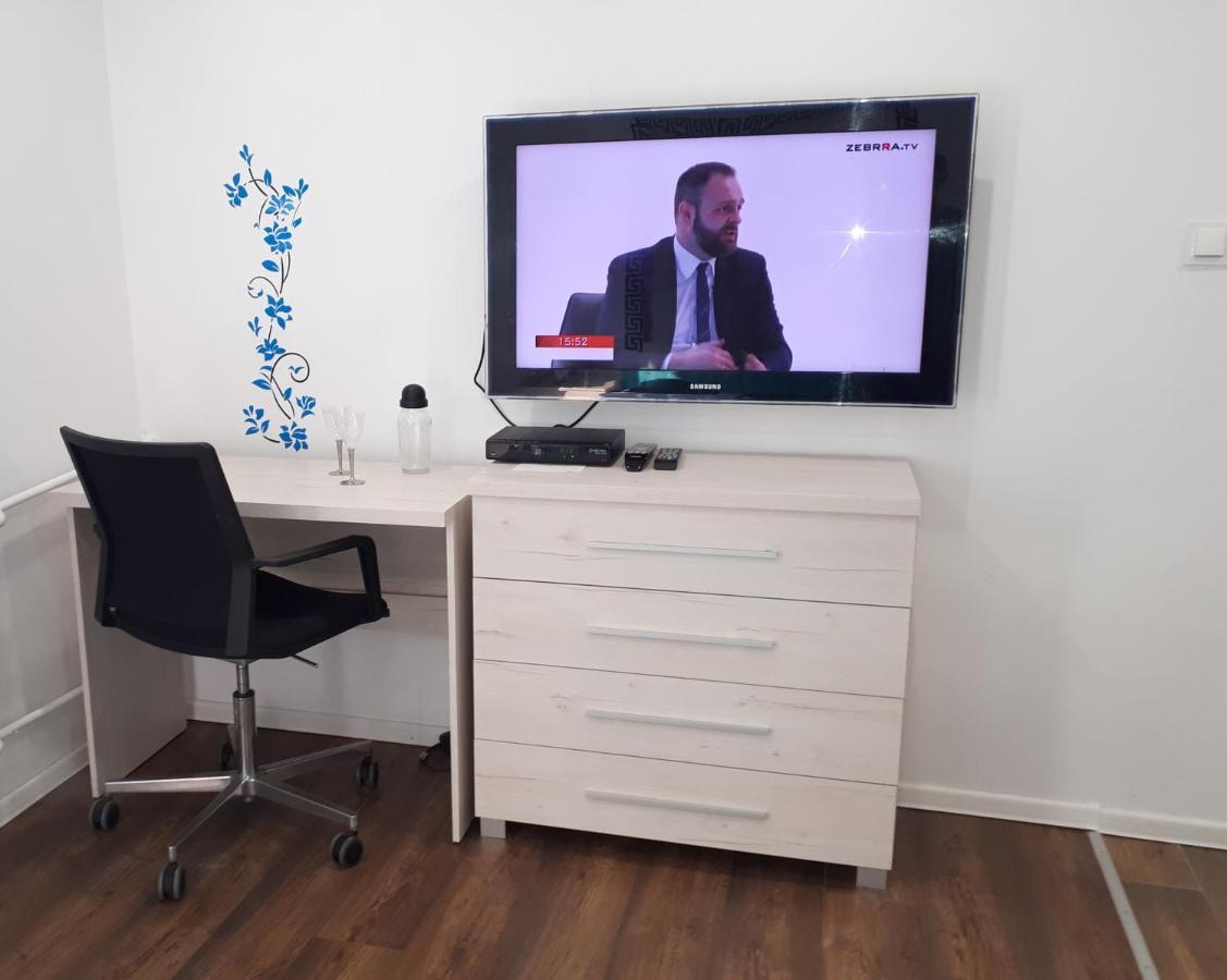 Apartamenty Centrum Mala Dwojeczka Blekitna Panoramiczna Balkonem Promenada Kielce Buitenkant foto