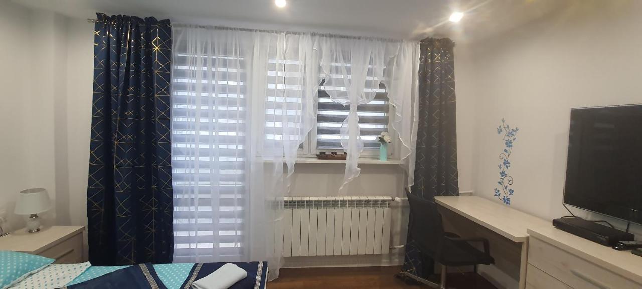 Apartamenty Centrum Mala Dwojeczka Blekitna Panoramiczna Balkonem Promenada Kielce Buitenkant foto